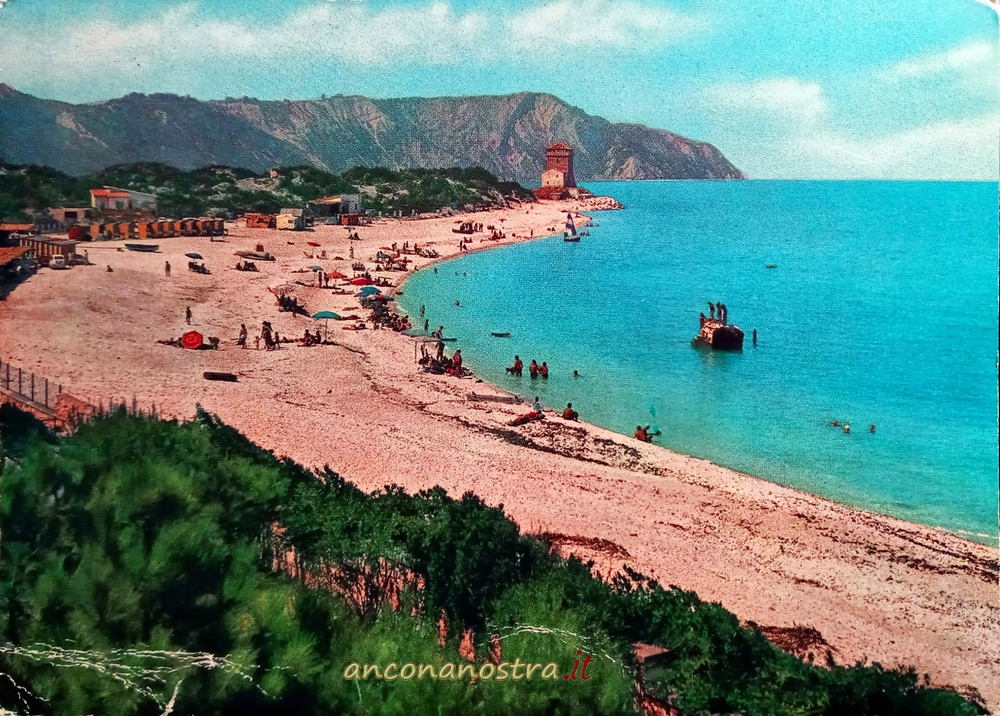 la spiaggia di Portonovo negli anni '60